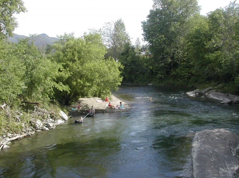Mad River Path river access near Route 100